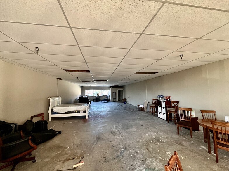 More Photos Of 1712 N Frazier St, Conroe Unknown For Sale