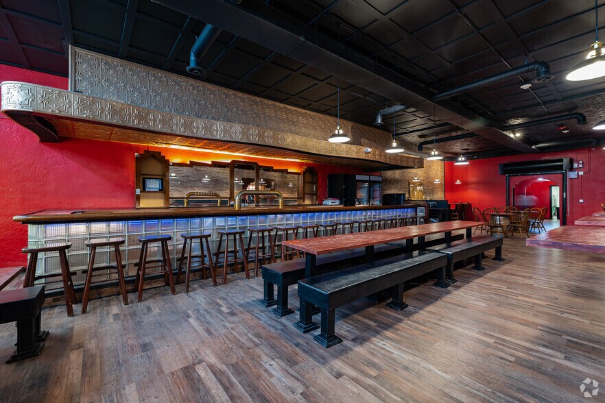 More Photos Of 1011 Front St, Evanston Restaurant For Lease
