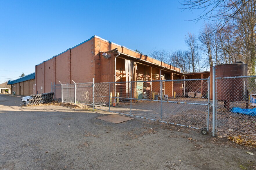 More Photos Of 1190 NE Division St, Gresham Warehouse For Lease