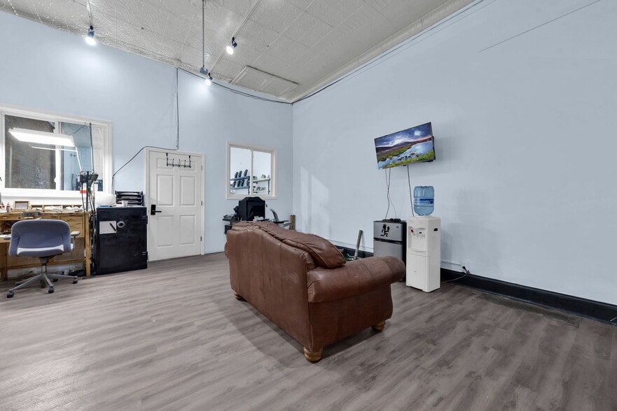 More Photos Of 726-728 N High St, Columbus Storefront Retail Residential For Lease