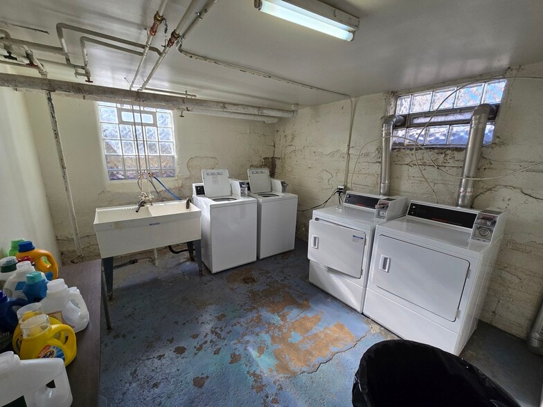 More Photos Of 2205 Pleasant Ave S, Minneapolis Apartments For Sale