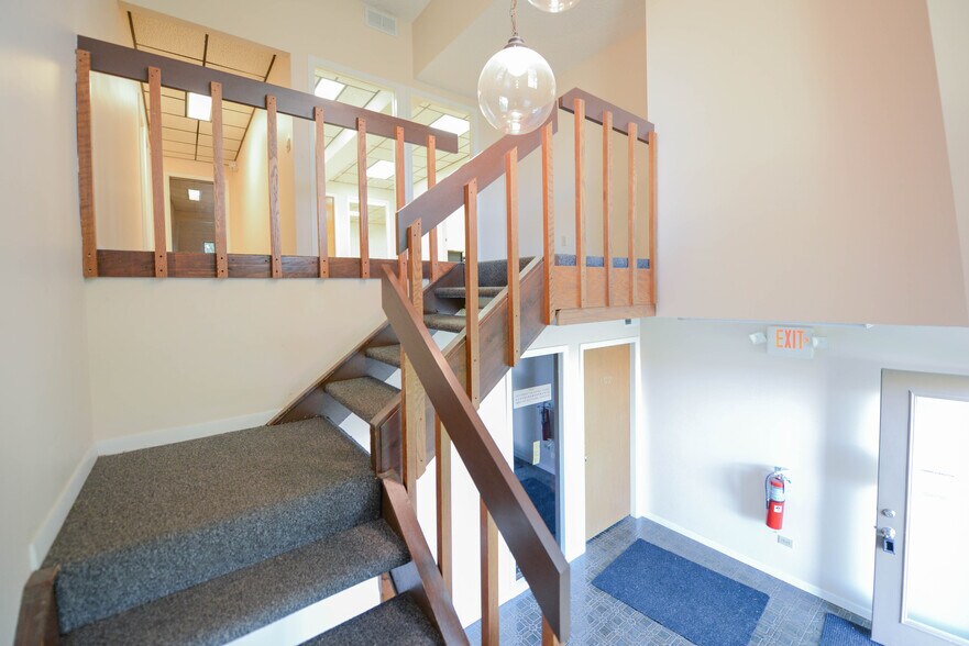 More Photos Of 20620 Burl Ct, Joliet Warehouse For Lease