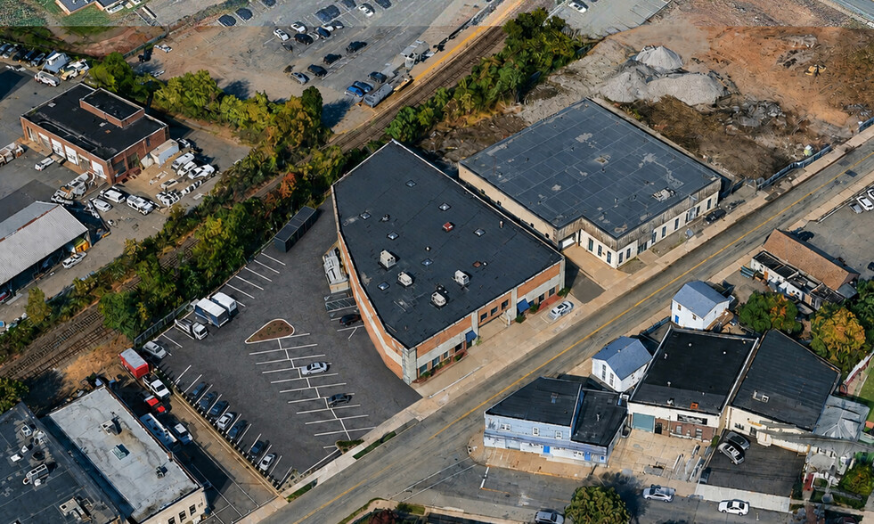 More Photos Of 35 Green St, Hackensack Warehouse For Lease