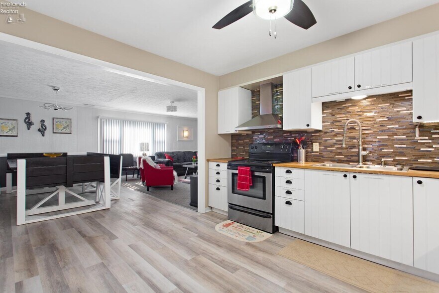 More Photos Of 5414 Homegardner Rd, Castalia Apartments For Sale
