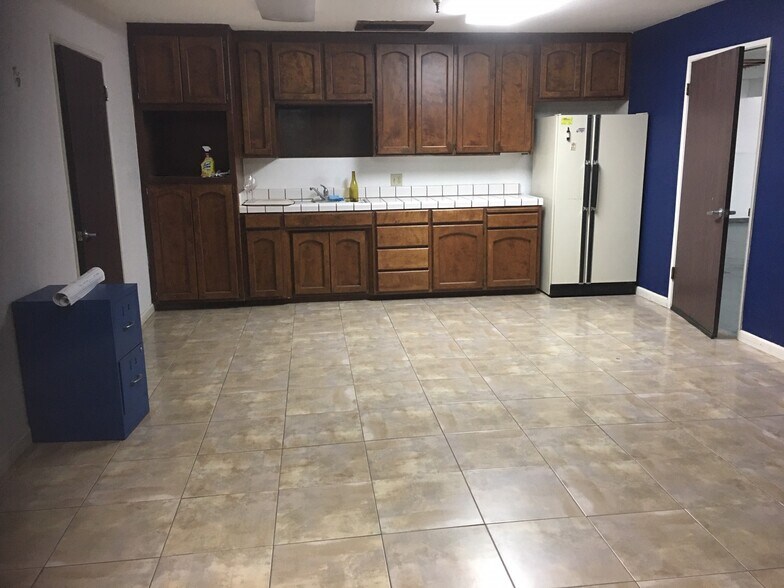 More Photos Of 6917 Mccomber St, Sacramento Warehouse For Sale