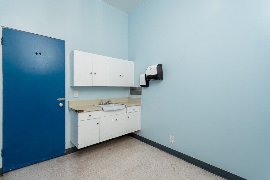 More Photos Of 1533 Alamitos Ave, Long Beach Medical For Sale