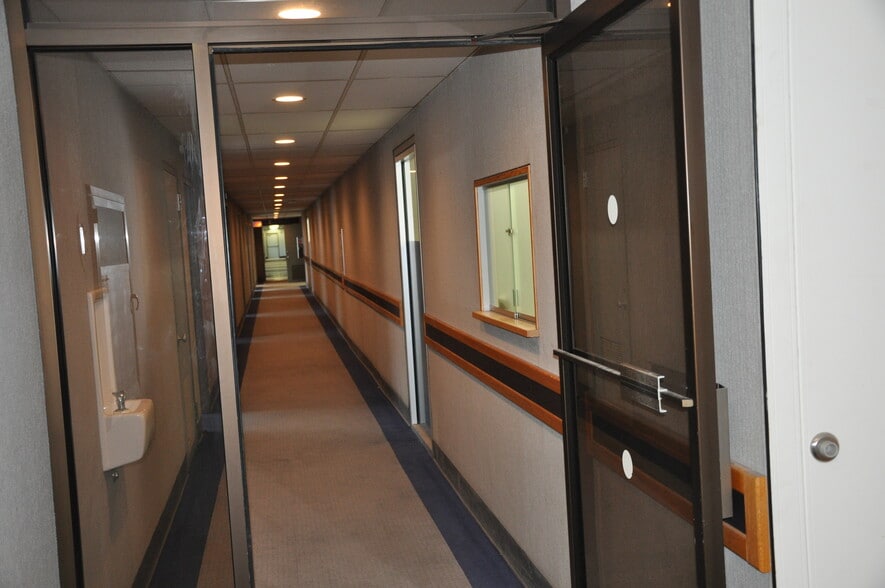 More Photos Of 100 Carlson Rd, Rochester Manufacturing For Lease