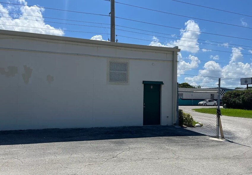 More Photos Of 6000 Georgia Ave, West Palm Beach Light Manufacturing For Lease