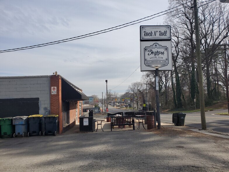 More Photos Of 2131 Central Ave, Charlotte Bar For Lease