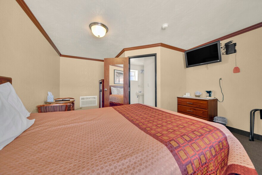 More Photos Of 625 E 1st St, Akron Hotel For Sale