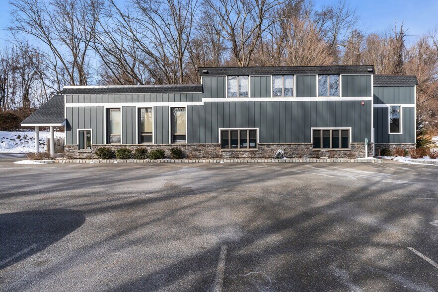 Primary Photo Of 140 W Main St, Clinton Township Office For Sale