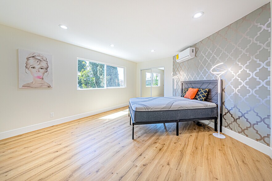 More Photos Of 5633 La Mirada Ave, Los Angeles Apartments For Sale