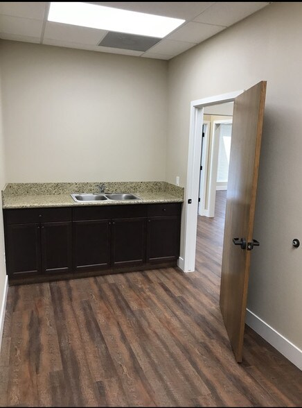 More Photos Of 4685 N Cedar Ave, Fresno Office For Sale