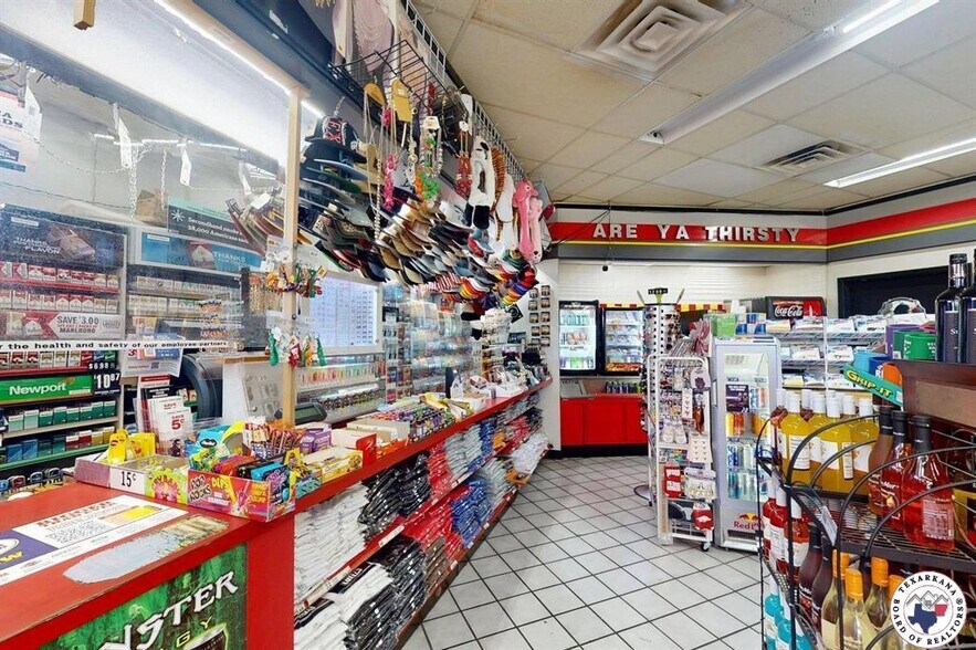 More Photos Of 5314 N State Line Ave, Texarkana Service Station For Sale