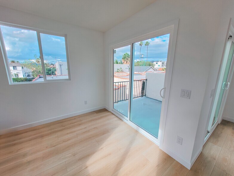 More Photos Of 4212-4216 1/2 Lockwood Ave, Los Angeles Apartments For Sale