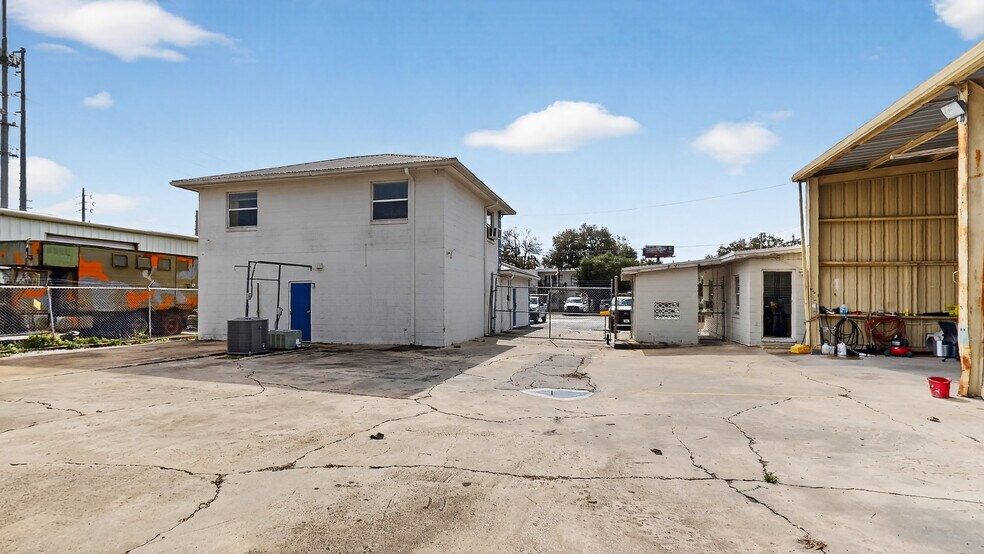 More Photos Of 515-519 18th St, Orlando Warehouse For Lease