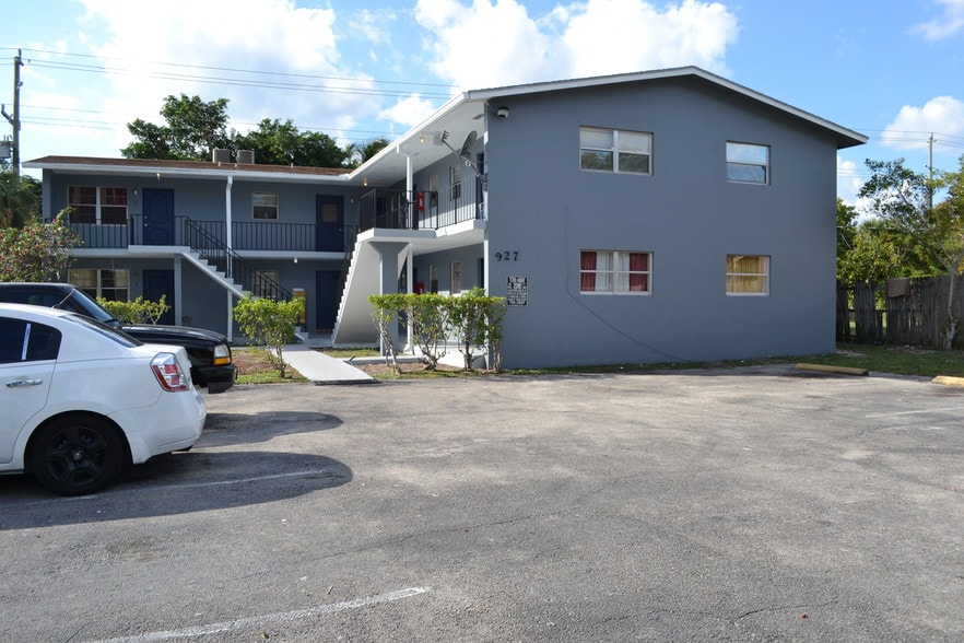 Primary Photo Of 927 S Pine St, Lake Worth Apartments For Sale