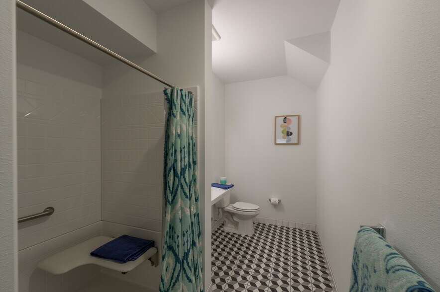 More Photos Of 1033 W 5th St, Chico Apartments For Sale