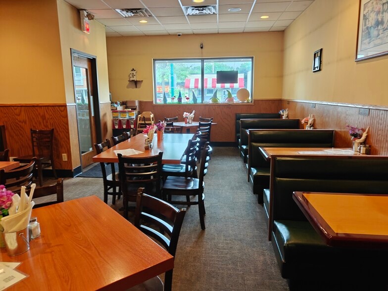 More Photos Of 2565 E 7th Ave, North Saint Paul Restaurant For Sale