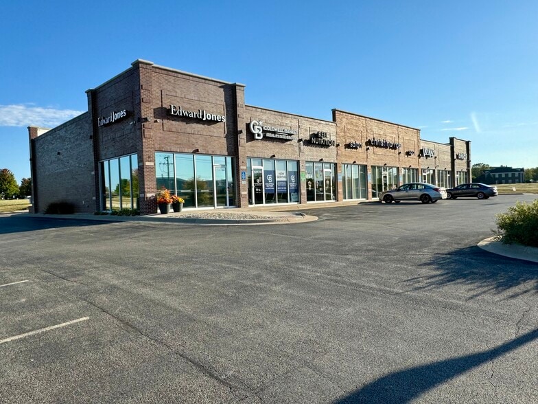 More Photos Of 109 Show Place Dr, Rockford Freestanding For Lease
