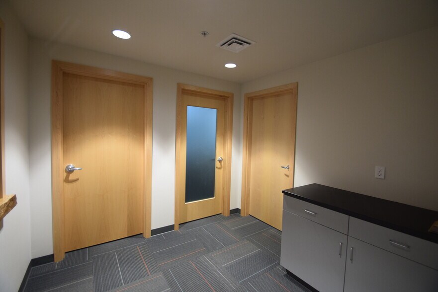 More Photos Of 1025 2nd St NW, Salem Medical For Sale