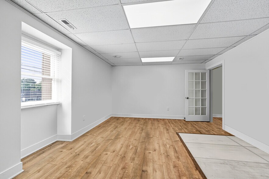 More Photos Of 2605 US 130, Cinnaminson Office For Lease