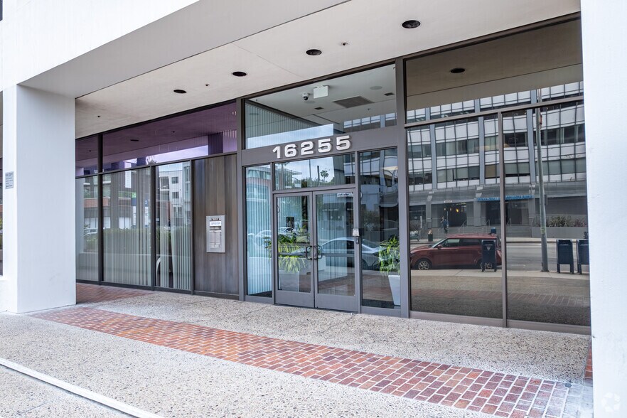 More Photos Of 16255 Ventura Blvd, Encino Office For Lease