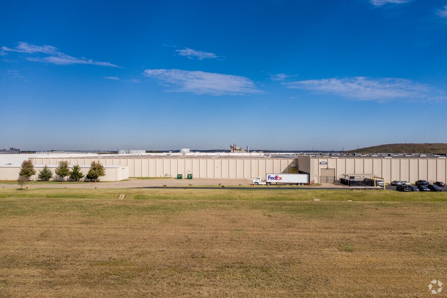 More Photos Of 7501 SW 29th St, Oklahoma City Distribution For Lease