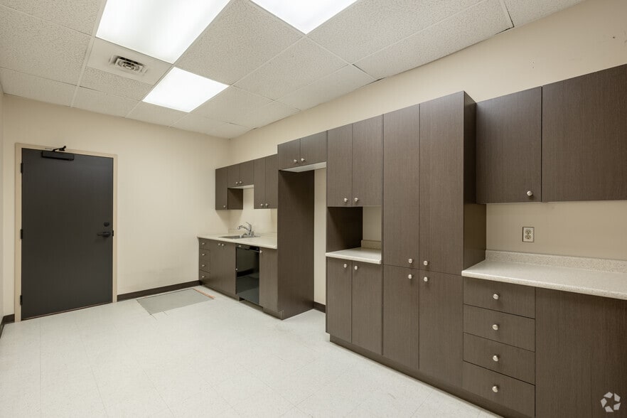 More Photos Of 5920 1A St SW, Calgary Medical For Lease