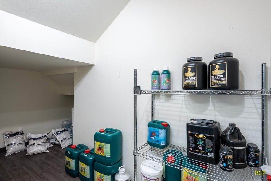 More Photos Of 1400 Kaster Rd, Saint Helens Manufacturing For Sale