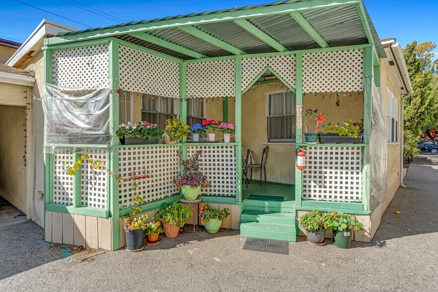 More Photos Of 1700 Grismer Ave, Burbank Apartments For Sale