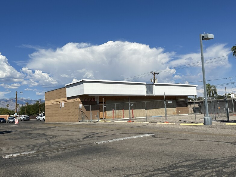 Primary Photo Of 6485 E Golf Links Rd, Tucson Convenience Store For Lease