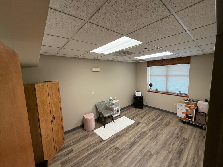 More Photos Of 303 N 2nd St, St Charles Office For Lease