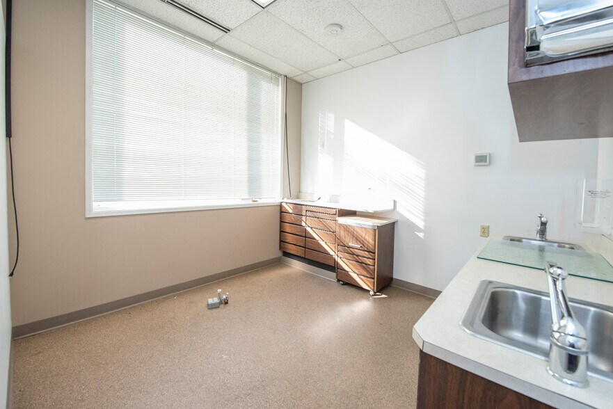 More Photos Of 4361 Boniface Pky, Anchorage Healthcare For Sale