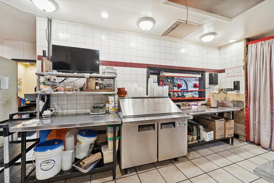 More Photos Of 265 E Township Line Rd, Upper Darby Restaurant For Sale