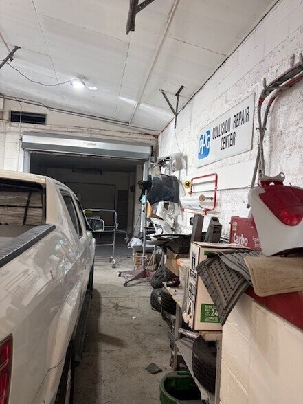 More Photos Of 1229 E Ridge Pike, Plymouth Meeting Auto Repair For Lease