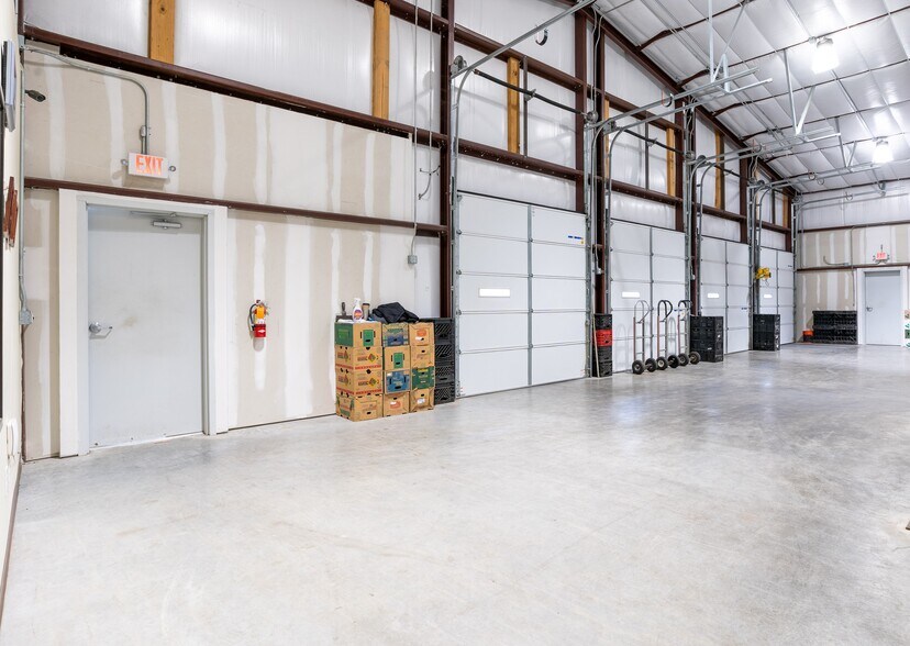 More Photos Of 113 Bufkin Ln, Lockhart Refrigeration Cold Storage For Lease