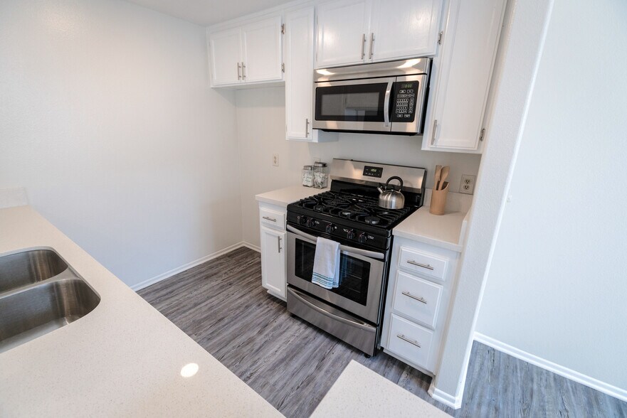 More Photos Of 520-526 N Hollywood Way, Burbank Apartments For Sale