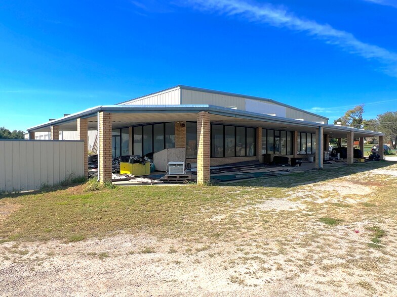 More Photos Of 209 S Country Club Rd, Anadarko Service Station For Sale