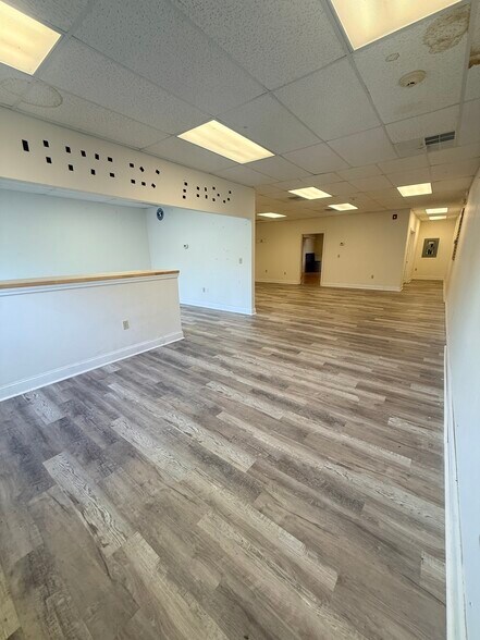 More Photos Of 97 Lafayette Rd, Hampton Falls Storefront For Lease