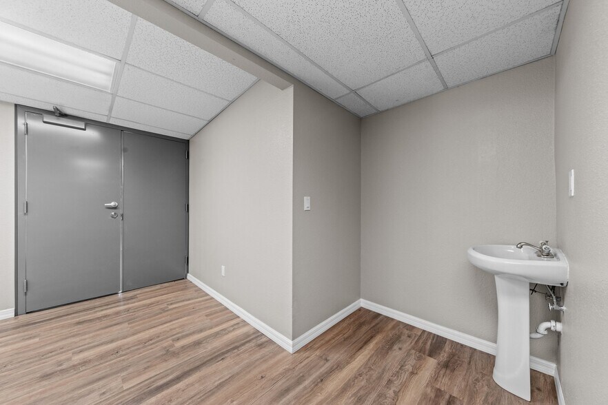 More Photos Of 210 W Dunn Ave, Killeen Office For Sale