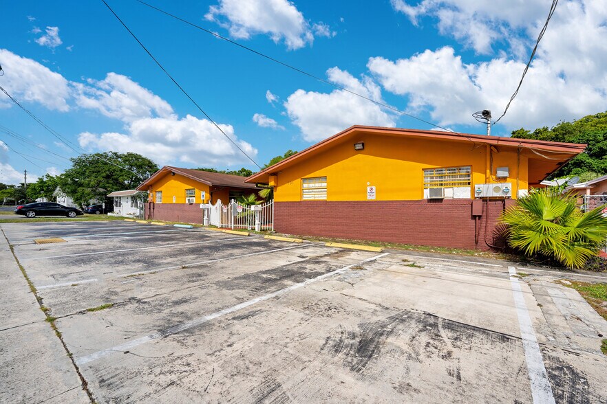 More Photos Of 129-131 SE 5th St, Hallandale Beach Multifamily For Sale