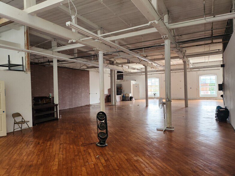 More Photos Of 118-122 Manton Ave, Providence Manufacturing For Sale