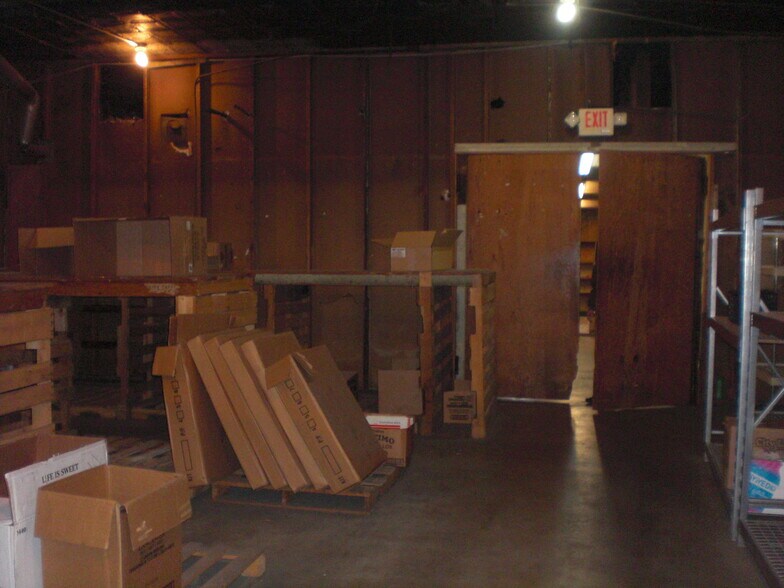 More Photos Of 113 S Washington St, Carbondale Flex For Sale