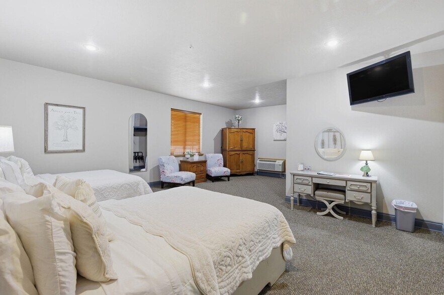More Photos Of 233 Arthur Ave, Lake Arthur Hotel For Sale