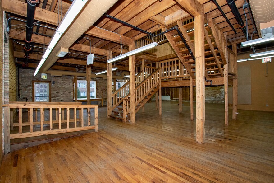 More Photos Of 414 Ridge Rd, Wilmette General Retail For Lease