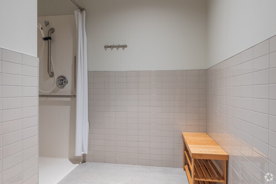 More Photos Of 2512 SE 25th Ave, Portland Office For Lease