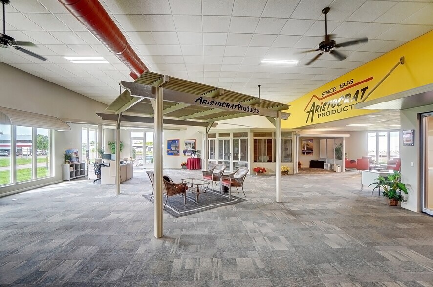 More Photos Of 4745 Wadsworth Rd, Dayton Warehouse For Lease