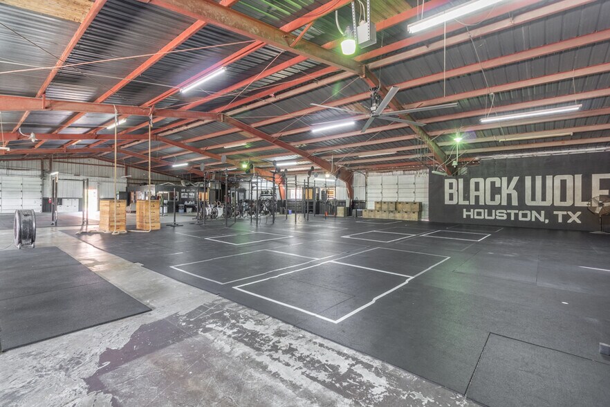 More Photos Of 1624 Airline Dr, Houston Warehouse For Sale