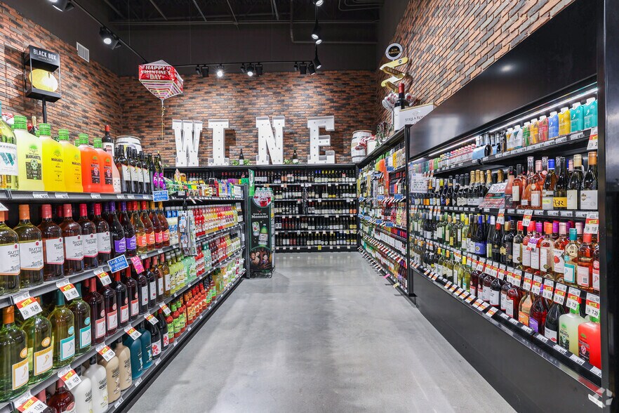 More Photos Of 16533 N May Ave, Edmond Unknown For Lease